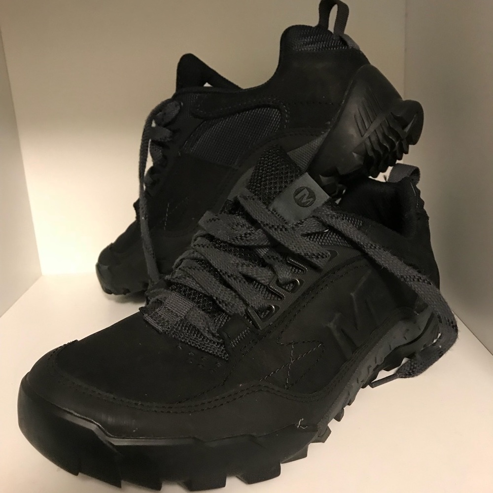 Men’s Merrell Annex Trak Low 9.5 shoe in Black